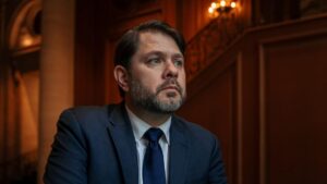 Thượng Nghị Sĩ Ruben Gallego Hé Lộ Kế Hoạch Kinh Tế, Cân Nhắc Ứng Cử Tổng Thống 2028