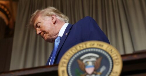 Tổng Thống Trump đối đầu Tối Cao Pháp Viện khi nhiệm kỳ mới bắt đầu