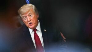 Phân tích: Giới cử tri chưa quyết định và sự ‘lạc lõng’ kinh tế của Tổng Thống Donald Trump