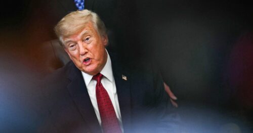 Phân tích: Giới cử tri chưa quyết định và sự ‘lạc lõng’ kinh tế của Tổng Thống Donald Trump