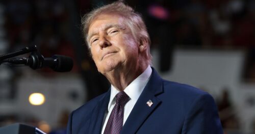 Tổng Thống Trump dường như công bố số điện thoại của Thượng Nghị Sĩ Tom Cotton trong nỗ lực làm vĩnh viễn giờ tiết kiệm ánh sáng ban ngày