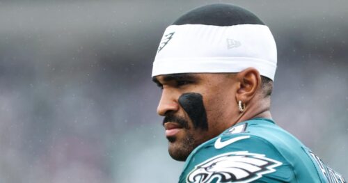 Jalen Hurts vắng mặt trận đấu với Panthers do cục máu đông