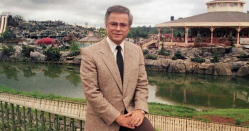 Jim Bakker, mục sư truyền hình từng phạm tội lừa đảo, qua đời ở tuổi 86