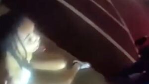 Video viral về nữ sinh viên cổ vũ bị cảnh sát đấm gây phẫn nộ
