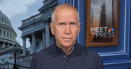 Thượng nghị sĩ Tillis tin rằng thỏa thuận nhiên liệu của Tổng Thống Trump với Nga có thể là bất hợp pháp