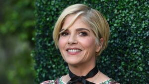 Selma Blair bị bắt giữ sau khi cáo buộc hành hung nhân viên phi hành đoàn trên chuyến bay