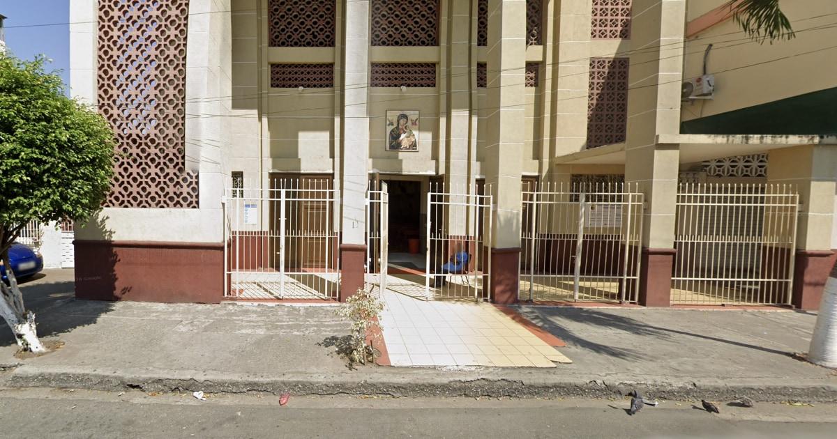 Linh mục qua đời tại Ecuador sau khi thánh giá rơi trúng đầu trong Thánh Lễ trực tuyến