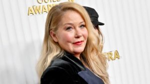 Nữ diễn viên Christina Applegate bị chẩn đoán sai bệnh đa xơ cứng