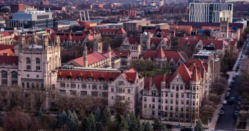 Nữ sinh tố bị tấn công tình dục tại ký túc xá hội nam sinh gần Đại học Chicago
