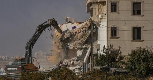Israel phong tỏa Bờ Tây sau vụ xả súng, san bằng nhà dân