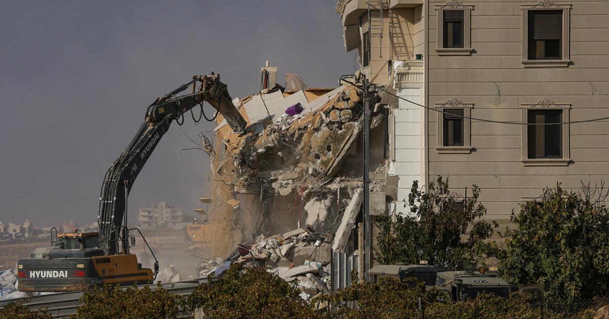 Israel phong tỏa Bờ Tây sau vụ xả súng, san bằng nhà dân