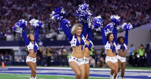 Dallas Cowboys Cheerleaders kiện ban nhạc My Chemical Romance vì sao chép trang phục