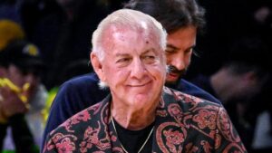 Huyền thoại WWE Ric Flair nhập viện sau cú ngã