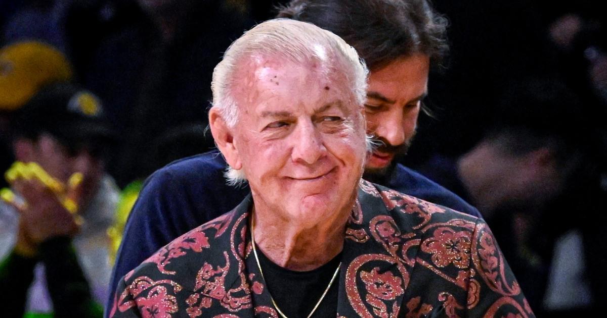 Huyền thoại WWE Ric Flair nhập viện sau cú ngã