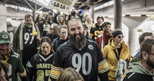 Người hâm mộ NFL tại Paris: Đam mê thể thao không lay chuyển trước các cuộc biểu tình
