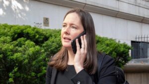 Phán Quyết của Tòa Án: Trump DOJ Sa Thải Công Tố Viên Maurene Comey Là Bất Hợp Pháp
