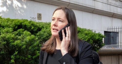 Phán Quyết của Tòa Án: Trump DOJ Sa Thải Công Tố Viên Maurene Comey Là Bất Hợp Pháp
