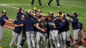 Milwaukee Brewers Giành Chức Vô Địch World Series Đầu Tiên, Đánh Bại Tampa Bay Rays Ở Trận Thứ 5