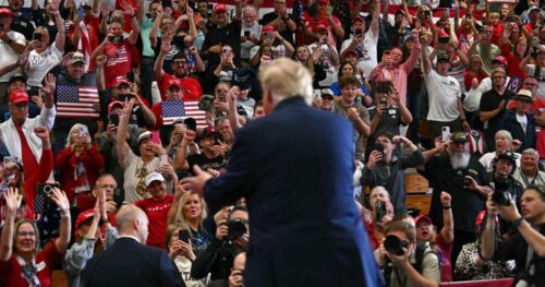 Tổng Thống Trump thay đổi chiến thuật vận động tranh cử những ngày cuối