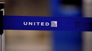 Chuyến bay United khai báo khẩn cấp khi hạ cánh tại Sân bay Bush
