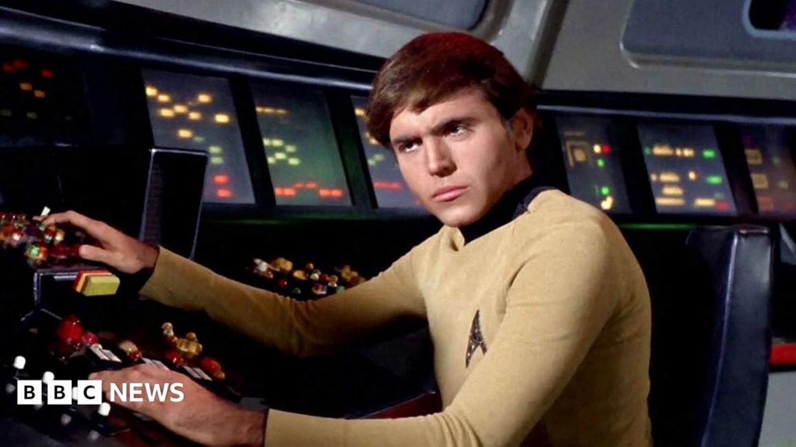 Ngôi sao &#8216;Star Trek&#8217; Walter Koenig, người thủ vai Pavel Chekov, qua đời ở tuổi 90