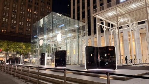 iPhone Duo Đắt Khách, Cháy Hàng Ngay Sau Khi Mở Bán Tại Cửa Hàng Apple