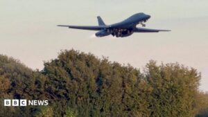 Tổng Thống Donald Trump cho biết mối đe dọa đã khiến Hoa Kỳ rút máy bay ném bom khỏi RAF Fairford