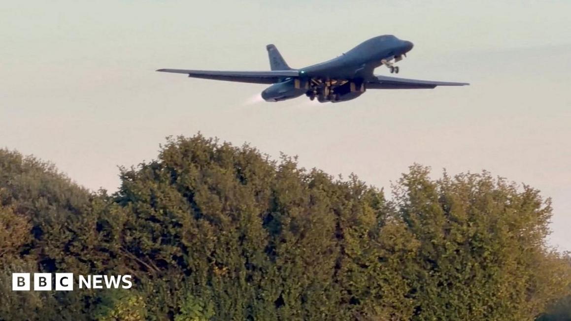 Tổng Thống Donald Trump cho biết mối đe dọa đã khiến Hoa Kỳ rút máy bay ném bom khỏi RAF Fairford