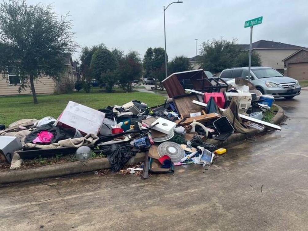 Thành phố Houston khẳng định chưa thay đổi hệ thống thu gom rác thải cồng kềnh
