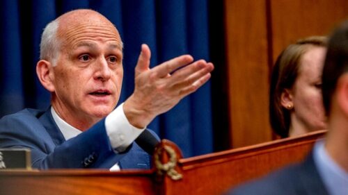 Dân Biểu Adam Smith Là Người Mới Nhất Trong Danh Sách Các Lập Pháp Gia Nhận Thư Có ‘Chất Bột Nghi Vấn’