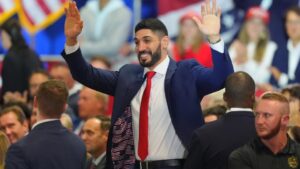 Enes Kanter Freedom rời khỏi trận chung kết WNBA vì không được ngồi đúng ghế
