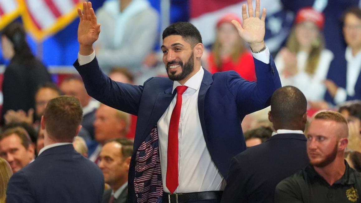 Enes Kanter Freedom rời khỏi trận chung kết WNBA vì không được ngồi đúng ghế