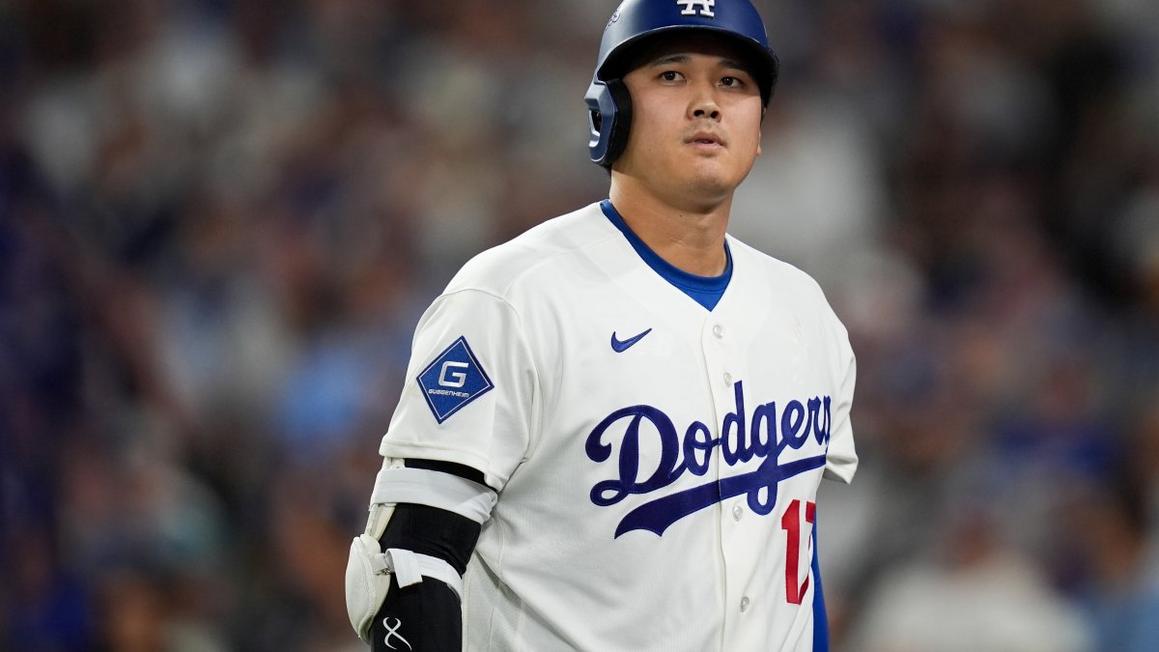 Sức khỏe của Shohei Ohtani và khả năng bị đình công phủ bóng lên mùa giải không chắc chắn của Dodgers