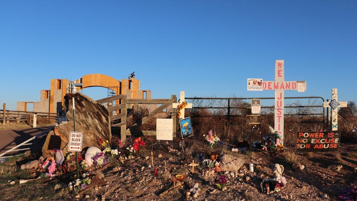 Tổng chưởng lý New Mexico cáo buộc luật sư và kế toán của Epstein che đậy