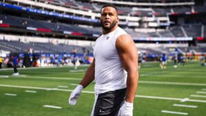 Aaron Donald Vắng Mặt Trong Trận Đấu Của Rams Vì Đau Lưng, Huấn Luyện Viên McVay Cho Biết Ông Đang “Bảo Vệ” Ngôi Sao Khỏi “Chính Bản Thân”