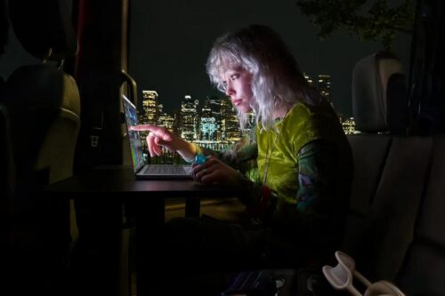 MacBook Pro Màn Hình Cảm Ứng Của Apple Đẩy Giá Laptop Lên Mức Cực Đoan