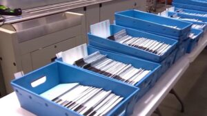 Cử tri Vùng Vịnh Đẩy Mạnh Tranh Cử Trước Ngày Bầu Cử Giữa Nhiệm Kỳ