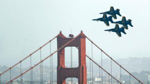 Đội Blue Angels luyện tập chuẩn bị cho Triển lãm Hàng không Tuần lễ Hạm đội San Francisco