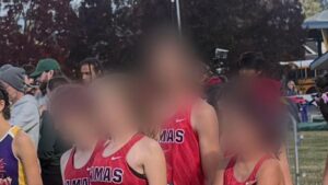 Phó Giám đốc Giáo dục Bang Washington Bác bỏ Mối lo Ngại Về Tính Công Bằng Trong Thể Thao Nữ, Cho Rằng Não Vận Động Viên Chưa Phát Triển Hoàn Thiện