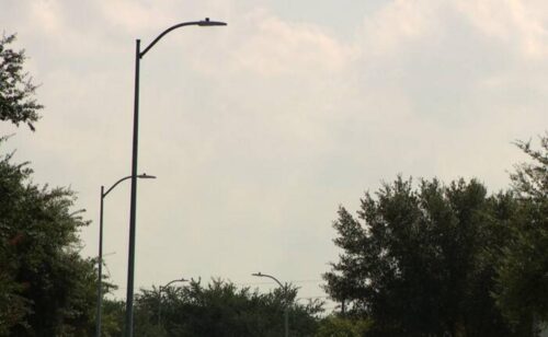 Chi phí chiếu sáng đường phố ở khu dân cư ngoại ô Houston tăng hơn 10.000%, người dân đặt câu hỏi về CenterPoint