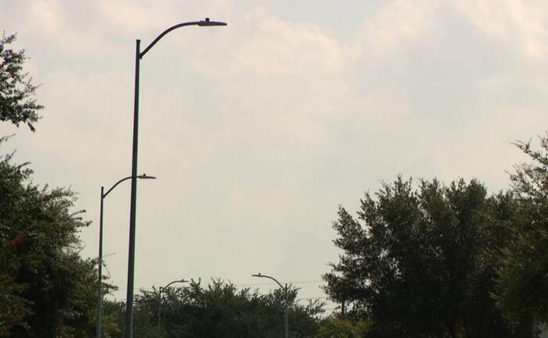 Chi phí chiếu sáng đường phố ở khu dân cư ngoại ô Houston tăng hơn 10.000%, người dân đặt câu hỏi về CenterPoint