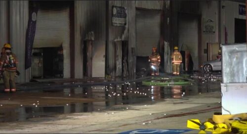 Hỏa hoạn lớn tại kho UniClean America ở Houston, có phản ứng của đội Hazmat