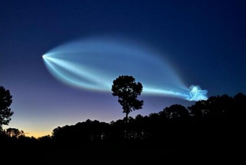 Tên lửa SpaceX tạo ‘đám mây sứa’ hiếm gặp trên bầu trời Florida và Georgia