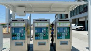 LA Metro Thiết Lập Hộp Phiếu Bỏ, Miễn Phí Xe Lăn Ngày Bầu Cử