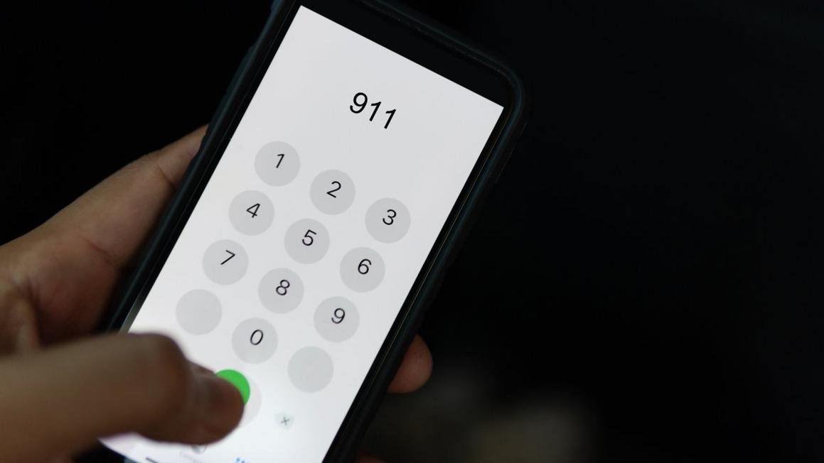 Dịch vụ điện thoại 911 tạm thời đã hoạt động trở lại tại Quận Riverside