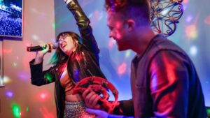 Cơ sở kinh doanh karaoke tại Koreatown đối mặt đề xuất tạm dừng cấp giấy phép rượu mới