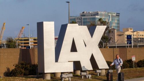 FAA điều tra vụ máy bay Delta va chạm với máy bay Air Canada tại LAX