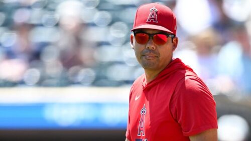 Los Angeles Angels sa thải huấn luyện viên Kurt Suzuki sau 100 trận thua trong một mùa giải