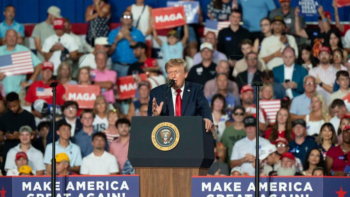 Tổng Thống Donald Trump Hứa Gửi 90 Đô La Đến Hàng Triệu Người Cao Tuổi Trên Medicare