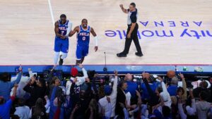 Từ tiếng la ó đến tiếng reo hò, đội Sixers mang đến cho Philadelphia đêm mong đợi